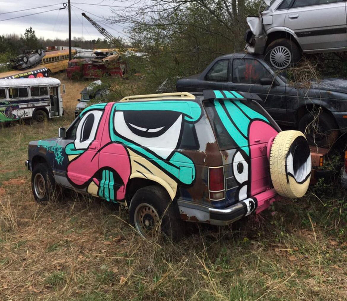 Schoolbus Graveyard 4x4